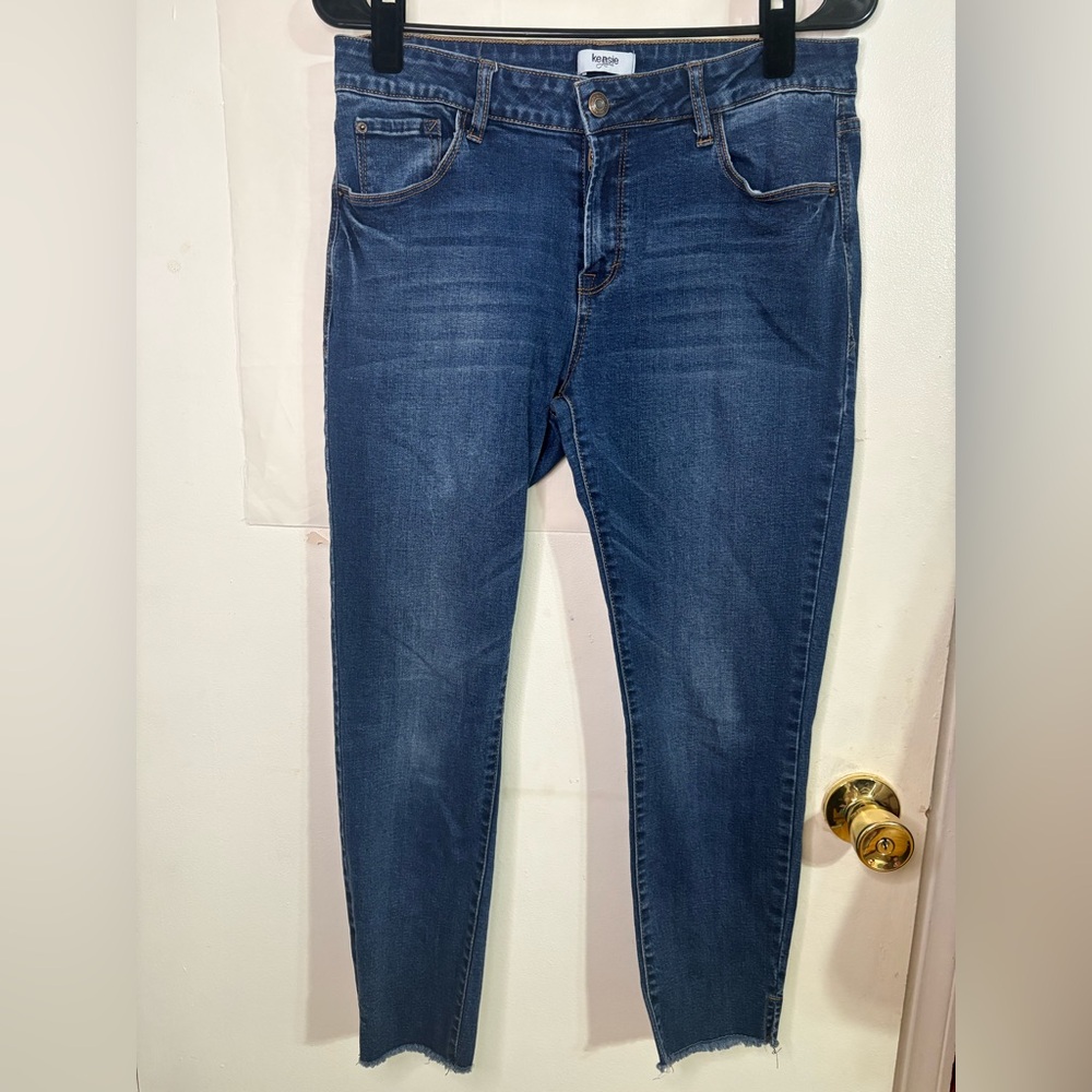 Kensie Jeans Women's Blue Denim Jeans w/ Frayed Hem Jeans